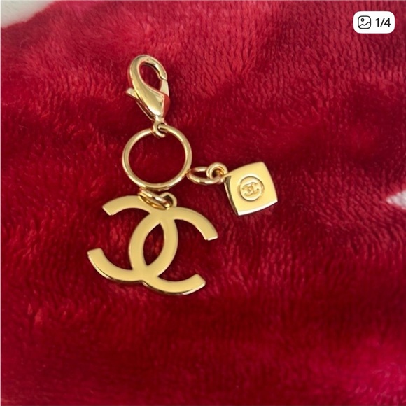 CHANEL Gold Logo Key Holder - Picture 2 of 6
